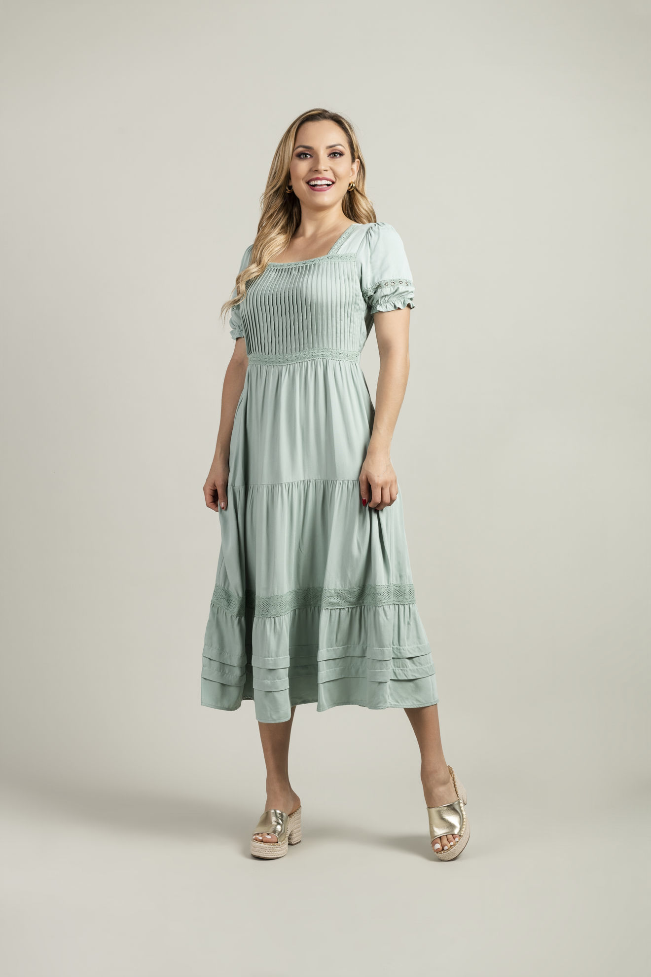 Kenana. Vestido Cuello Cuadrado