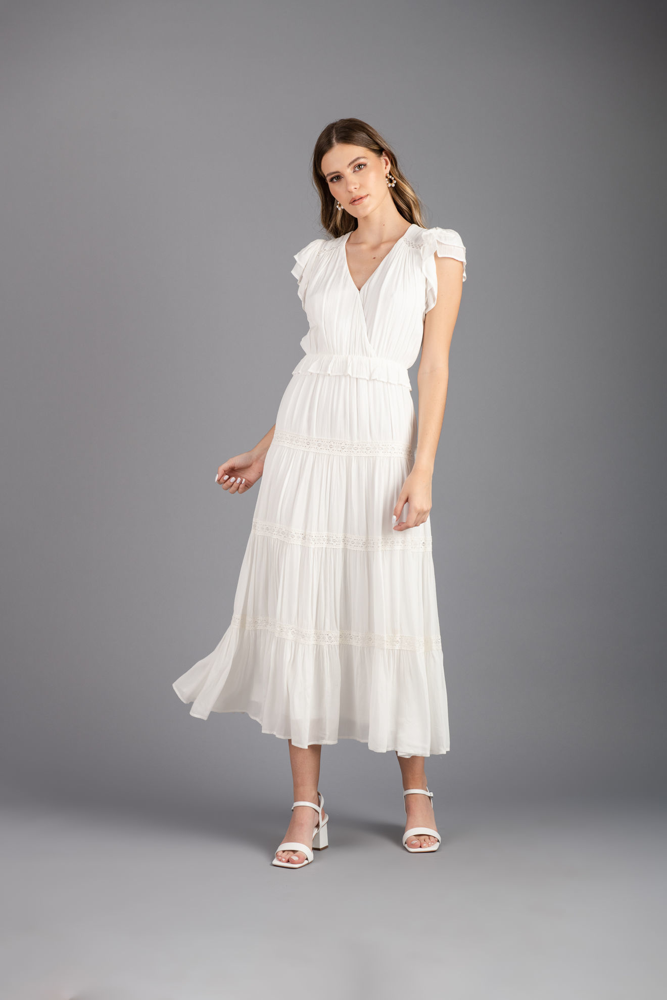 Vestido blanco cuello v store