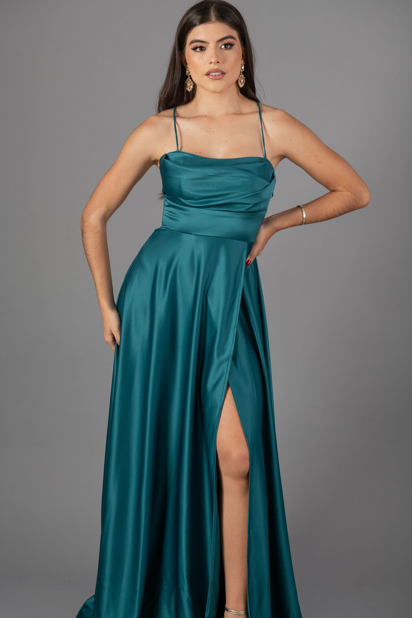 Vestido maxi con cintura imperio y hombros descubiertos con abertura Azul Royal Tallas Grandes