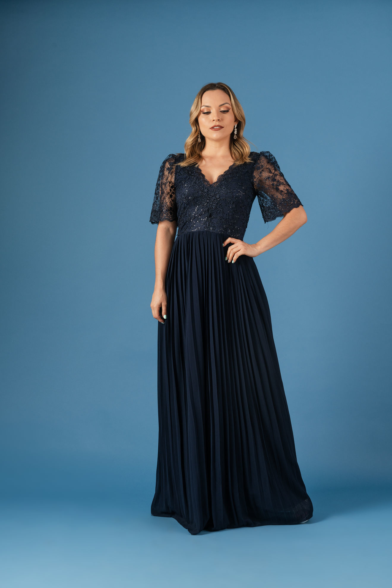 Imagen de Maxi Dress Cuello V Blusa Encaje, Falda Plisada