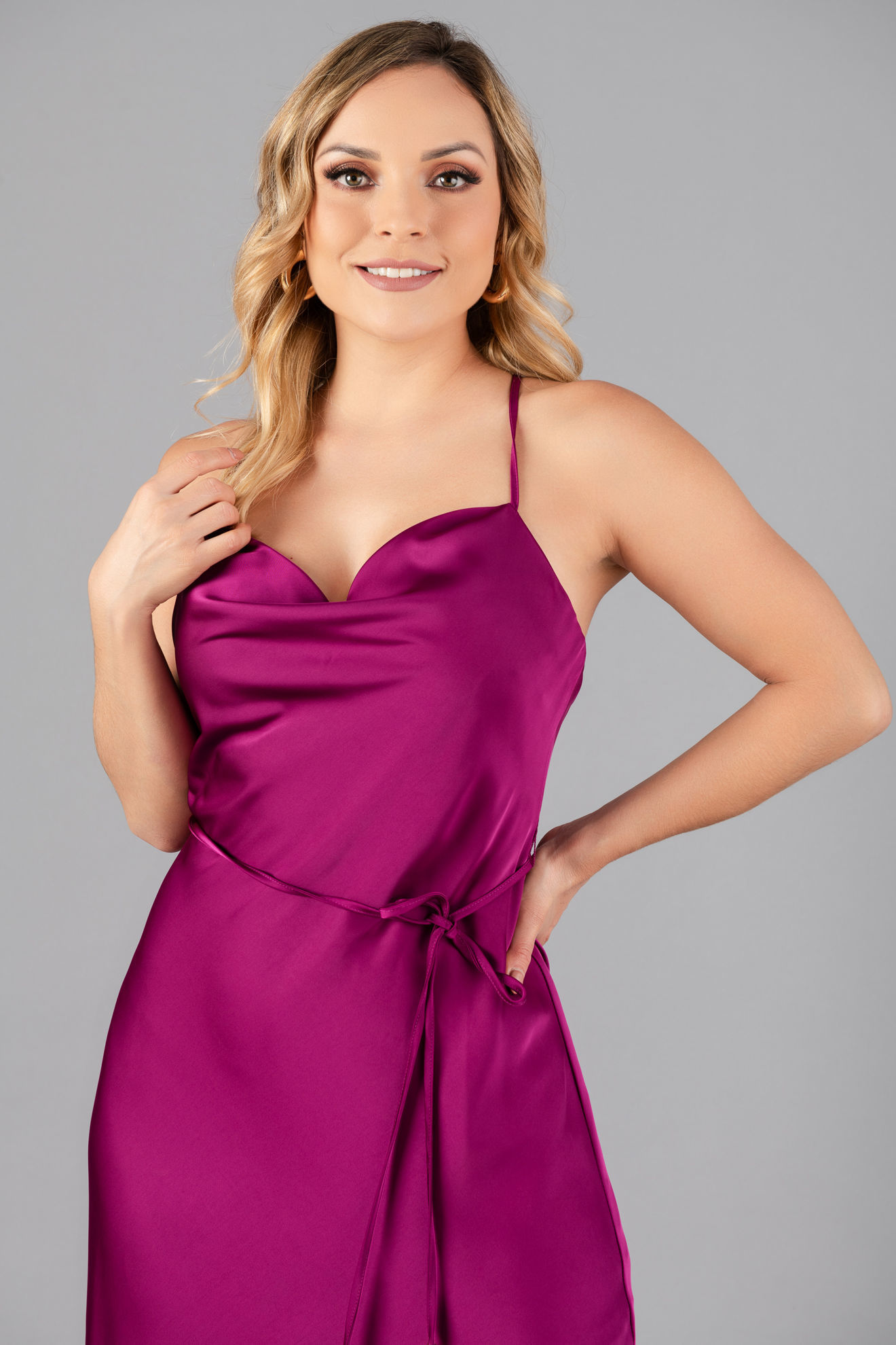 Imagen de Vestido Satin Tirantes, Cuello Bobo, Espalda Descubierta