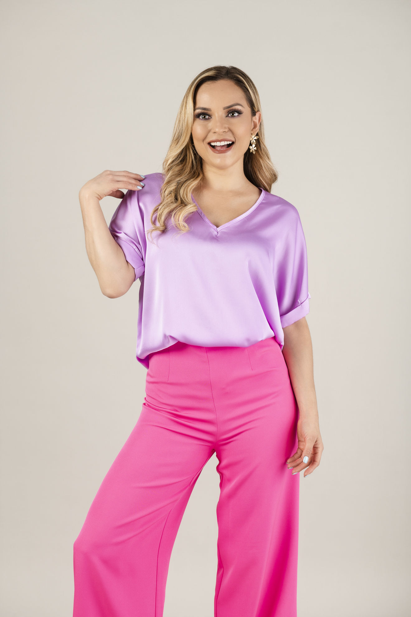 Imagen de Blusa En Satin  Cuello V Manga Corta     (Exclusivo Pagina)