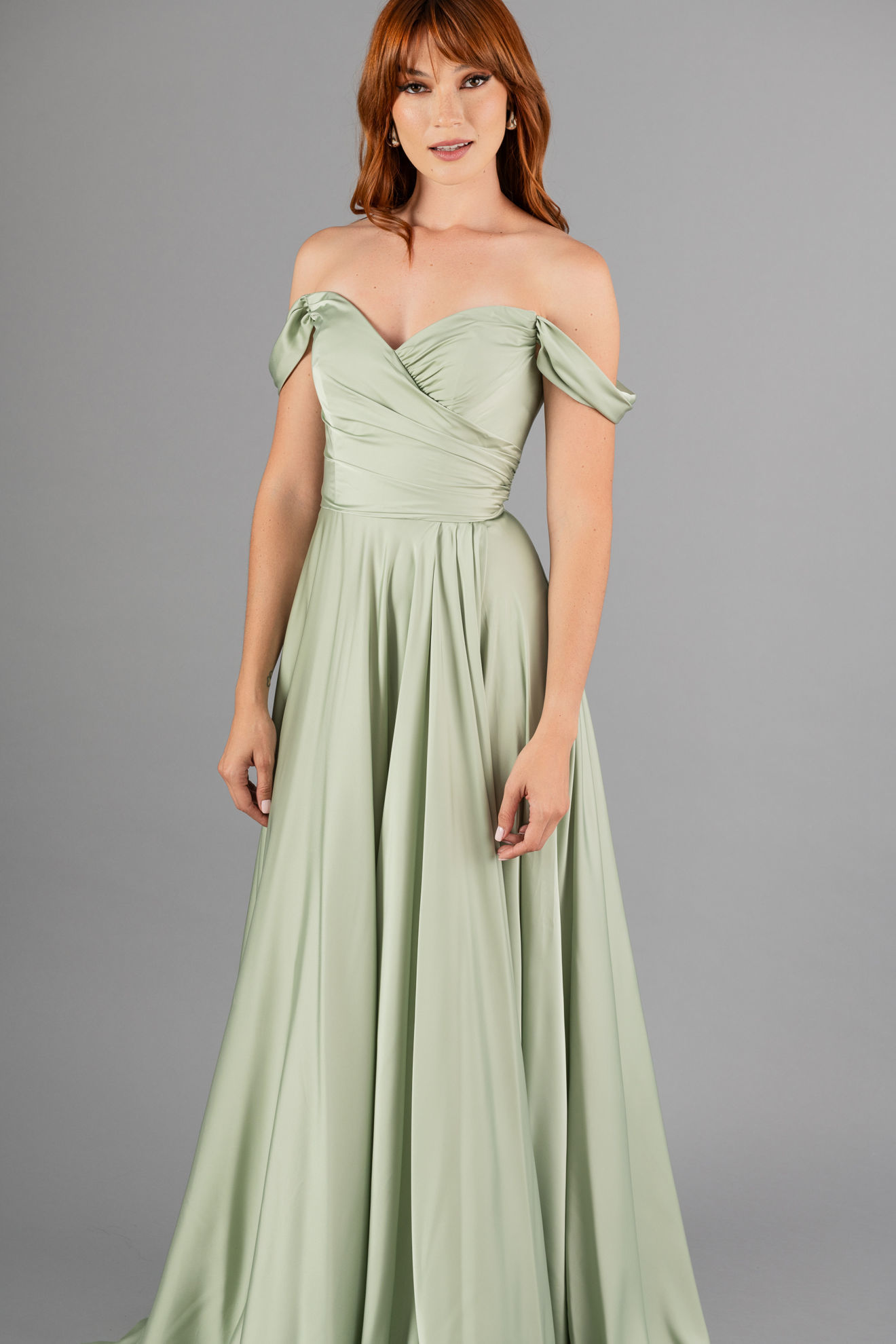 Vestidos máximos de chiffon con falda escalonada estilo off shoulder Marrón Tallas Grandes