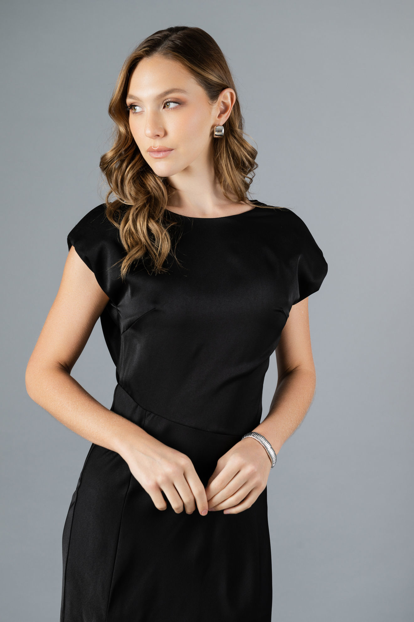 Imagen de Vestido Satin Abertura Falda