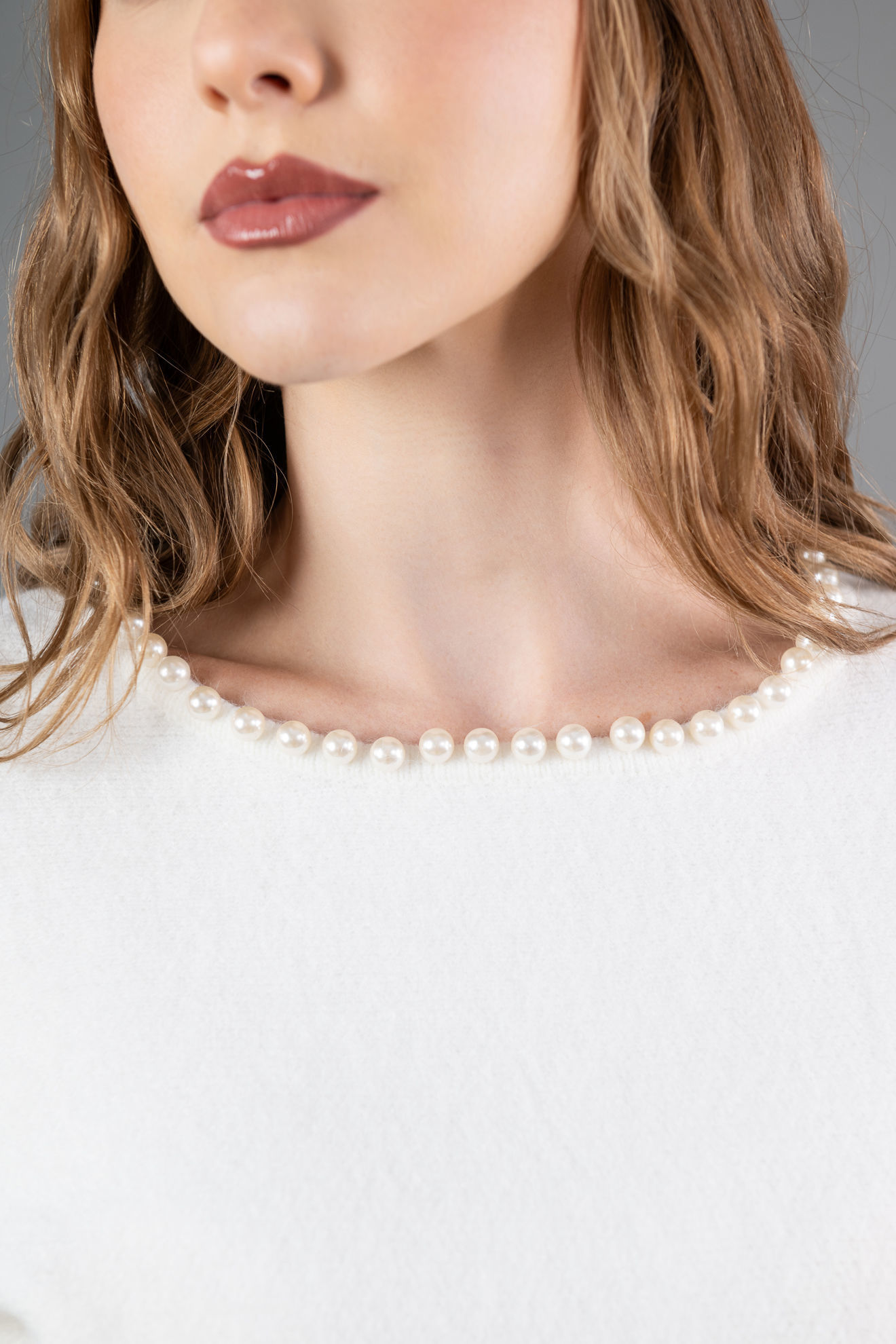Imagen de Sweater Cuello Bote, Detalle Perlas Cuello