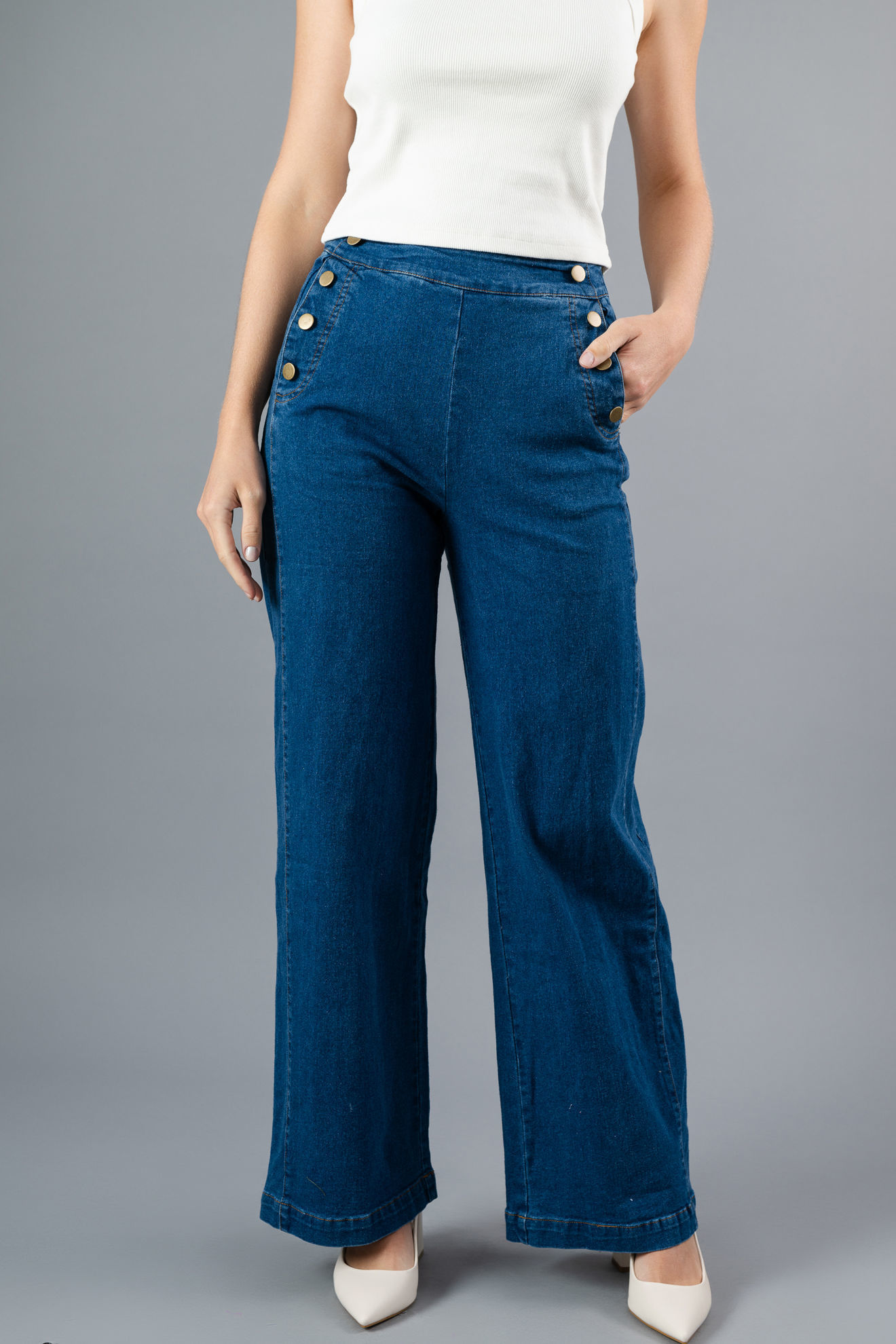 Imagen de Straight High Rise Jeans, Detalle Botones     ( Exclusivo Pagina)