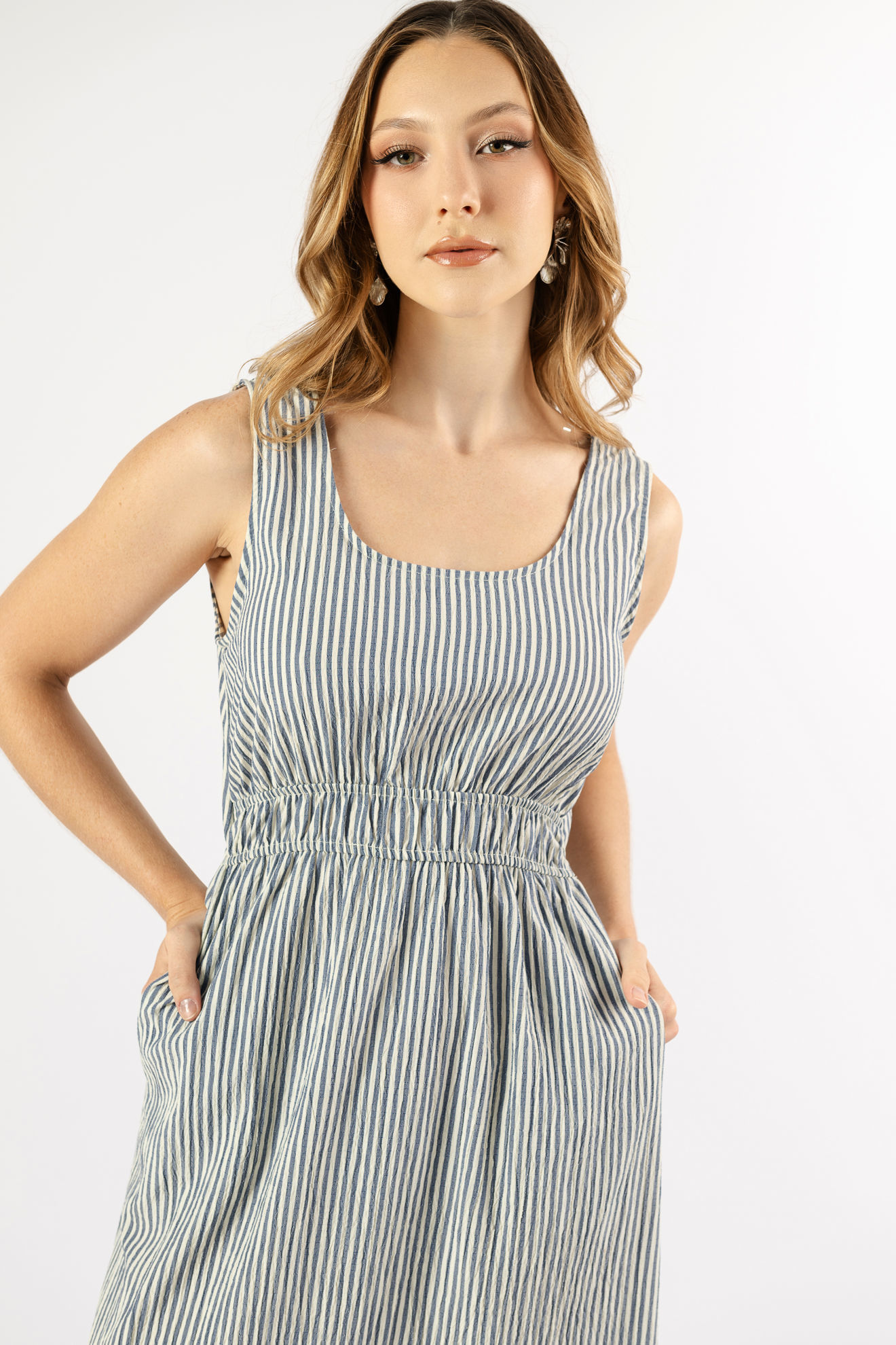 Imagen de Vestido En Rayas Abertura Espalda