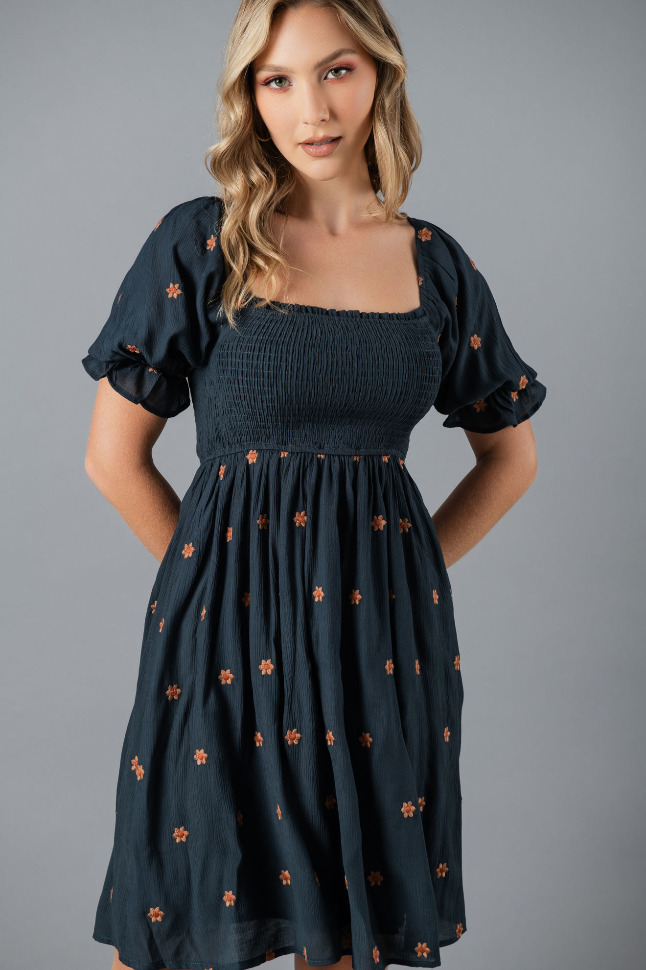 Imagen de Vestido Blusa Nido Abeja Con Bordado