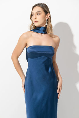 Imagen de Vestido En Satin Straple frente, Cuello Bobo Espalda