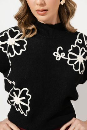 Imagen de Blusa Tejida Bordado Flores Blancas