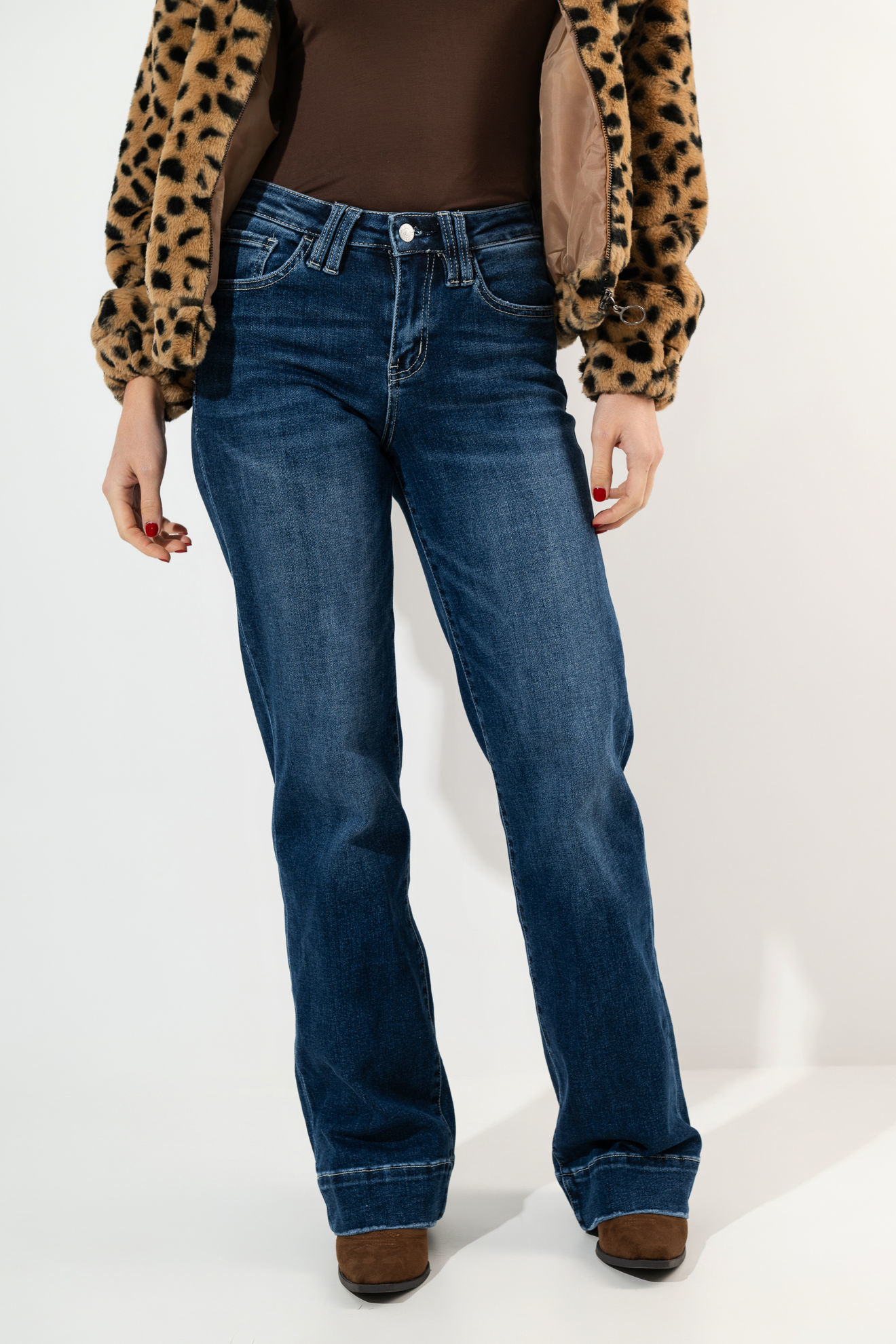 Imagen de High Rise Straight Leg Jeans