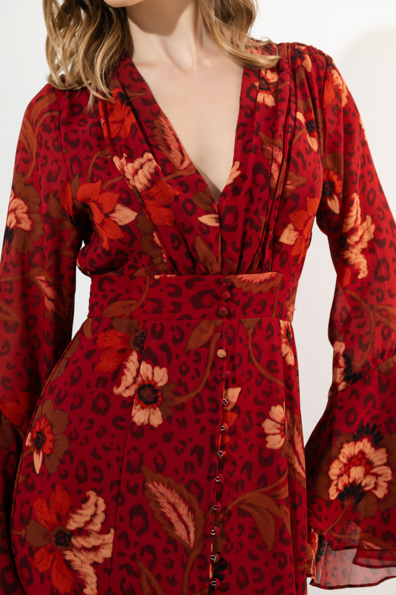 Imagen de Vestido Estampado Mangas Largas Campana, Cuello V Botones Frente