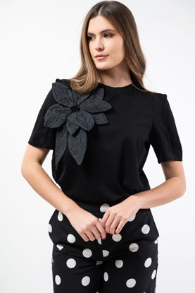 Imagen de Blusa Con Detalle Flor Relieve