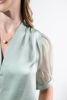 Imagen de Blusa Cuello V Con Collar En Satin Mangas Trasparentes