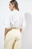Imagen de Blusa Cuello Alto Con Prendedor Perla