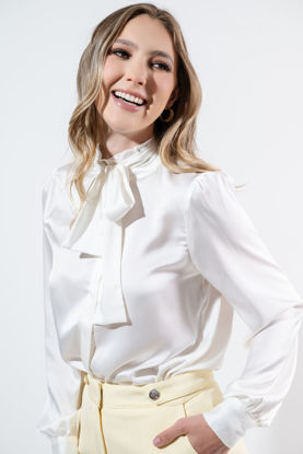 Imagen de Blusa En Satin Manga Larga, Lazo Cuello
