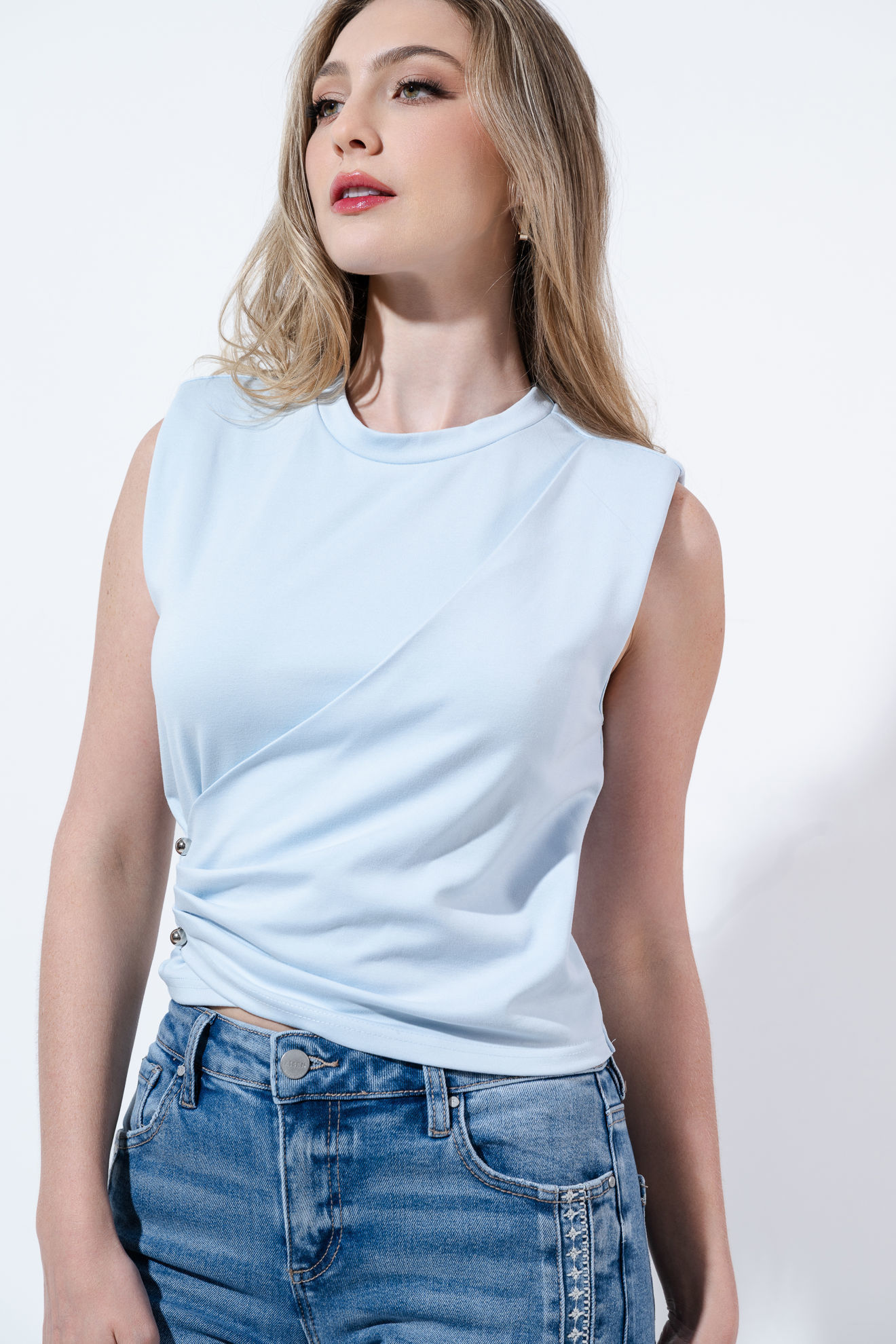 Imagen de Blusa Sin Mangas Detalle En Cintura