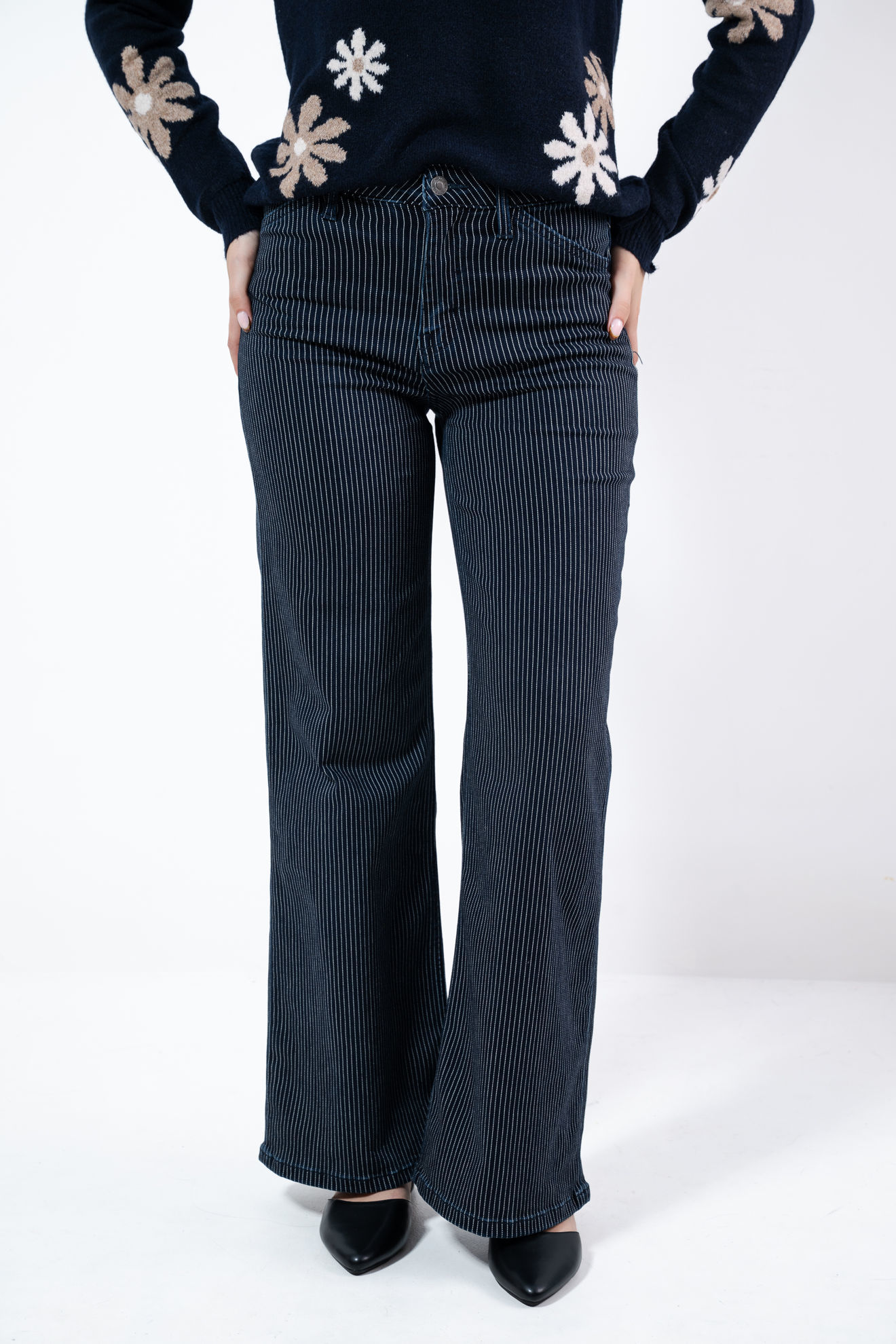 Imagen de High Rise Straight Leg Jeans