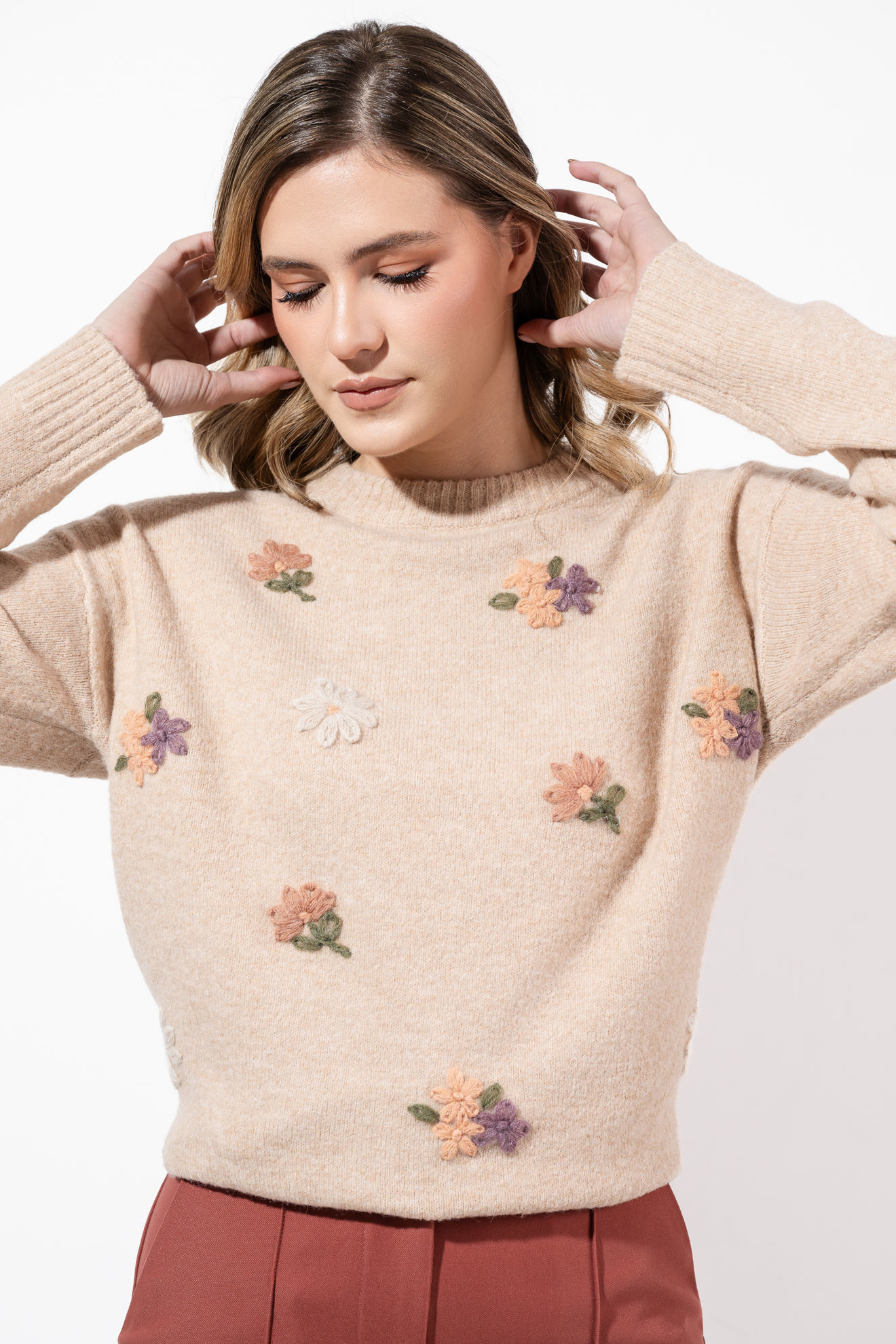 Imagen de Sweater Con Bordado Cuello Redondo